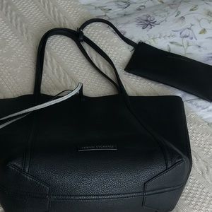 Shoulder tote